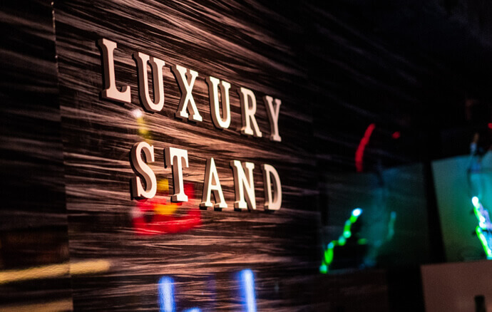 渋谷 出会いを楽しむ 相席ラウンジ LUXURY LOUNGE、渋谷 スタンディングバー 時間無制限 飲み放題 LUXURY STANDとは?