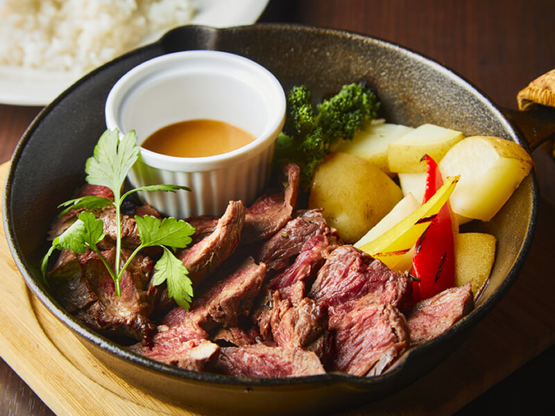 渋谷・神泉エリアのランチ&カフェメニュー 「特製牛ハラミステーキ弁当」