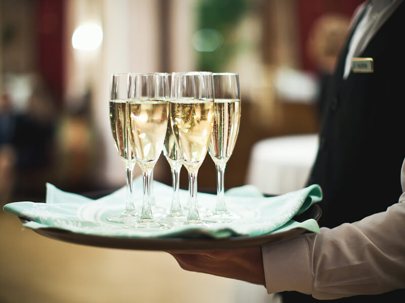 ラグジュアリーグループ ホールスタッフ募集要項 - 正社員・アルバイト情報など求人情報